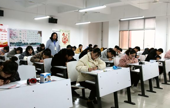 高中教師資格證可以教初中嗎